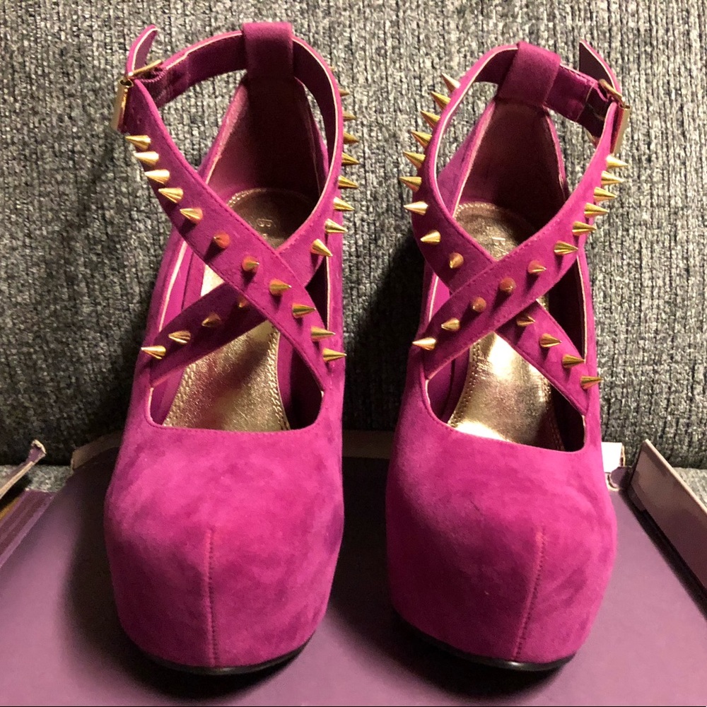 BAKER FUSHIA HEELS WITH GOLD SPIKES
